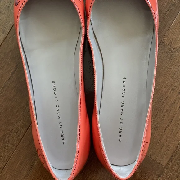 Marc Jacobs Orange Flats with Black Accents - Picture 4 of 4